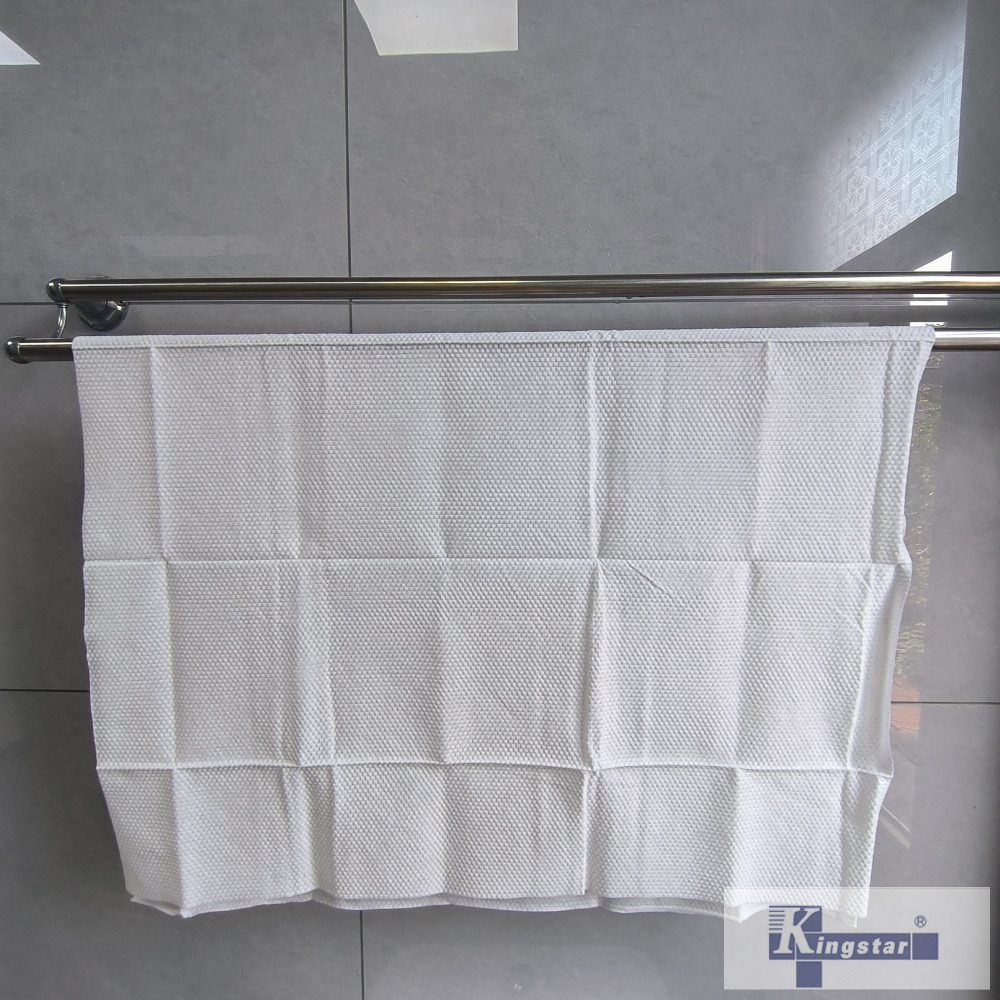 Serviettes de bain jetables vs serviettes r&eacute;utilisables